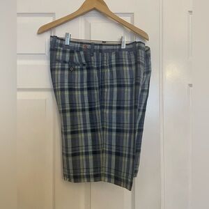 Tommy Bahama Men’s Shorts. Waist size is 34” Multi Colored Pattern Design.